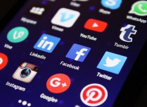 Como suas redes sociais dão munição para golpistas – e como reduzir riscos