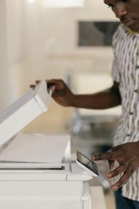 Scanner corporal do aeroporto vê a gente pelado? Entenda como ele funciona