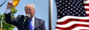Trump alerta Apple sobre tarifas de 25% se iPhones não forem fabricados nos EUA